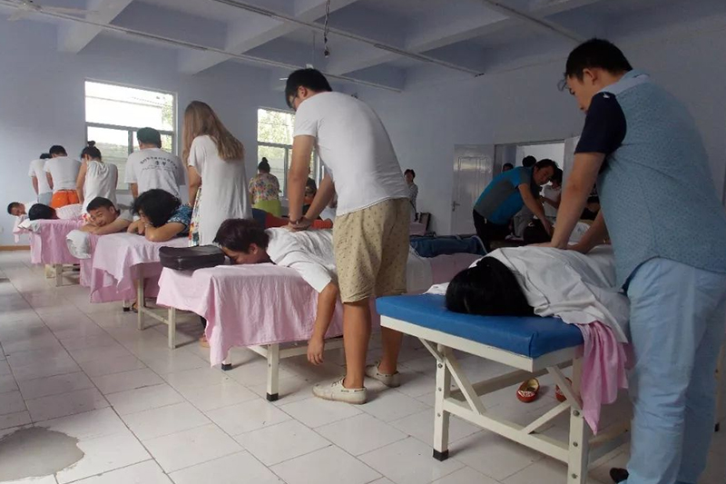 学员在参加实操课程