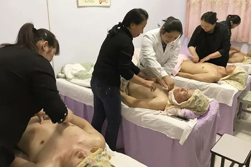 学员在合作机构实习